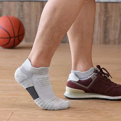 Anti-slip breathable cotton football socks for men, sizes 39-45